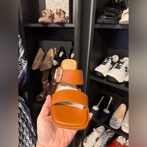 This is high quality leather sandals made in Korea